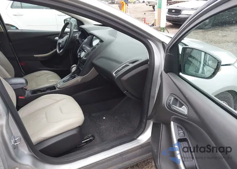 2016 Ford Focus Titanium z USA, uszkodzony, nr VIN 1FADP3N22GL298882